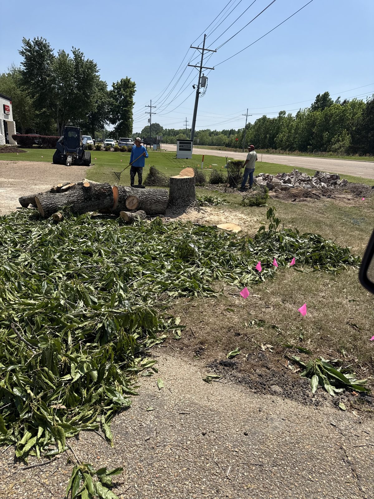 Eaves Enterprises equipment and crew on a Mississippi job site